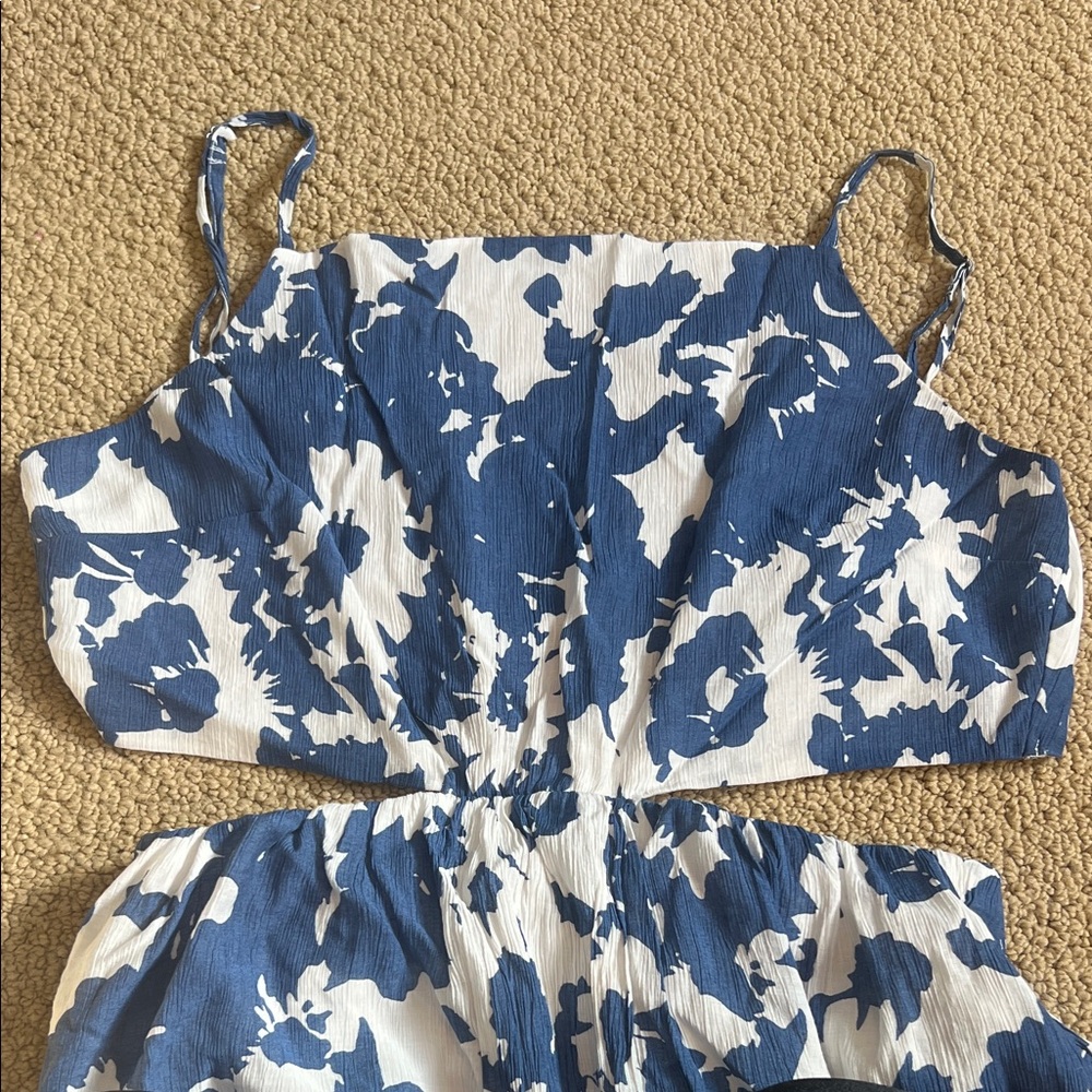 Abercrombie & Fitch crinkle texture cutout Maxi Dress - Picture 2 of 4